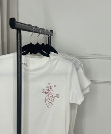CAMISETA CORAZÓN ANATÓMICO